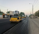 На улице Адмирала Нахимова в Астрахани начали укладывать асфальт