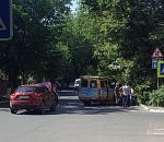 В Астрахани из-за водителя маршрутки пострадали 3 женщины и 3 иномарки