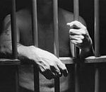 Астраханец, чуть не зарезавший родную дочь за 200 рублей, получил 4 года тюрьмы