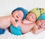 В астраханском роддоме первых в этом году тройняшек выхаживают по методике Кенгуру