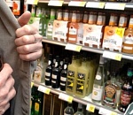 Астраханец попался на краже жизненно необходимой бутылки коньяка