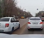 Нарушил по полной: в сети обсуждают кадры безрассудного поведения астраханского водителя