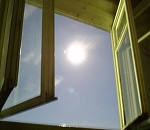 Астраханка выпала из окна второго этажа