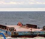 Застрявшая на Каспии баржа снята с мели