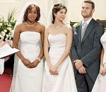 В астраханском ЗАГСе прокомментировали скидки на джинсы для многоженцев 