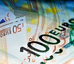 ЦБ опустил курс евро ниже 75 рублей