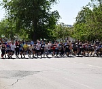 Легкоатлетическая эстафета собрала более 1000 астраханцев, включая силовиков