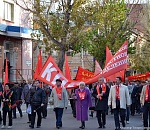 В Астрахани отметили 7 ноября шествием и митингом