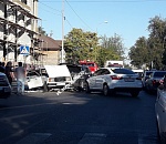 В центре Астрахани "жёстко" столкнулись сразу три автомобиля