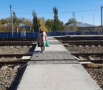 Новый пешеходный переход через железнодорожные пути сдан в эксплуатацию на станции Эльтон