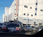 На парковку в ТЦ "Ярмарка" пускают по талонам