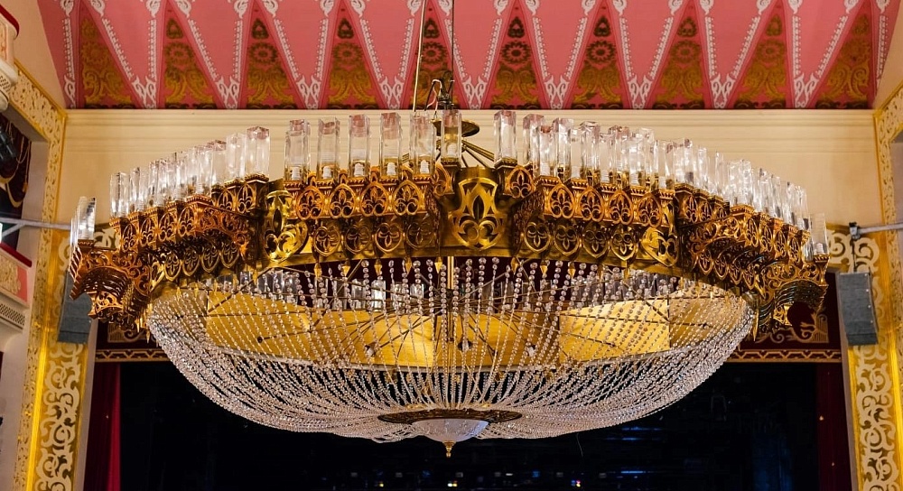 Астраханцев приглашают на спуск хрустальной красавицы театра оперы и балета