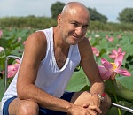 "Это лучшее место на земле!" Очередной звездный гость отдыхает в Астраханской области с ректором АГУ