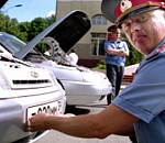 В Астрахани сотрудник ГИБДД подделывал документы на машины