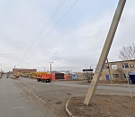 В Астрахани горит торговый павильон со стройматериалами 