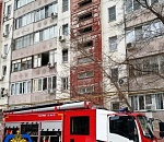 В Астрахани с утра тушат пожар в 9-этажке на Барсовой