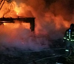 Рано утром в Астрахани 48 человек и 13 машин тушили дома и заброшку