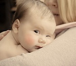 Астраханки стали реже отказываться от новорожденных 