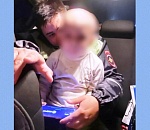 Ночью под Астраханью случайные прохожие остановили 3-летнего малыша на проезжей части дороги