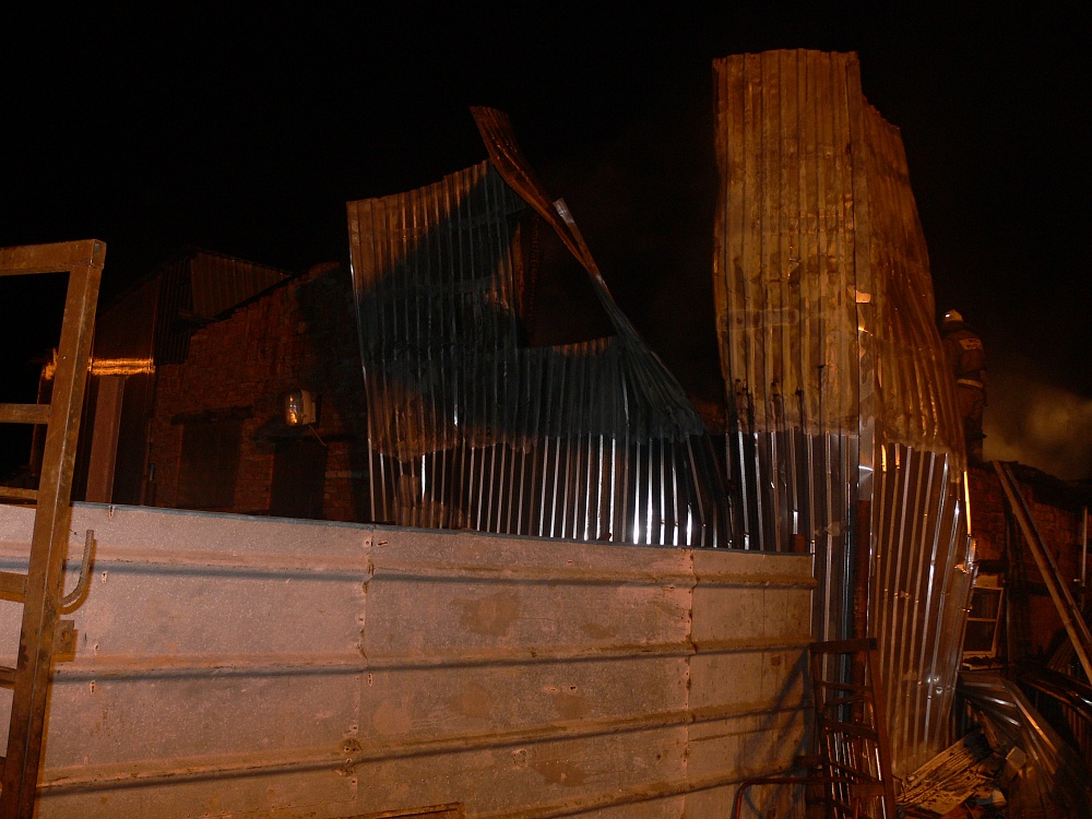 На пожаре в астраханском фермерском хозяйстве погибли два человека