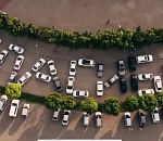 Астраханцы выстроили автомобильное "Спасибо" для медиков