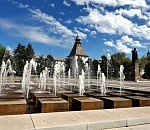 В Астрахани пробно запустили фонтаны на площади Ленина 