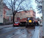 Вниманию автомобилистов! Аварийные работы на сетях водопровода перекрыли движение в центре Астрахани ﻿