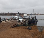 Сломавшийся паром под Астраханью освободили от браконьерских сетей