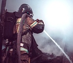 В Астрахани намеренно подожгли частный дом, который горел больше часа