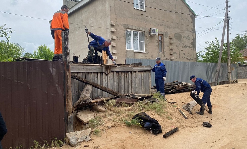 В Астрахани демонтируют незаконные объекты 