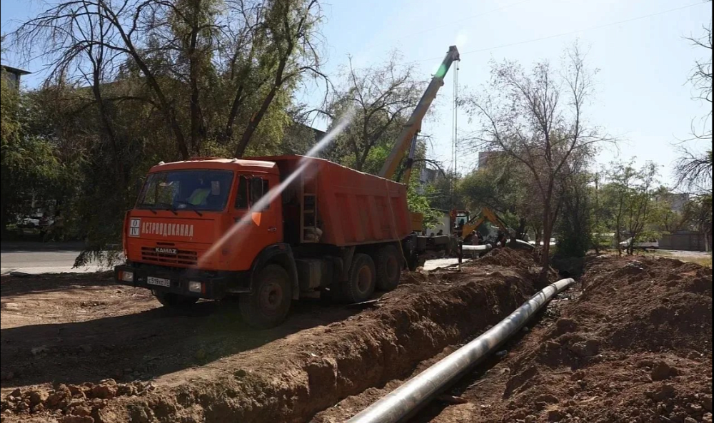 Астраханский водоканал перешивает прохудившуюся канализацию спальных районов
