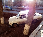 В Астрахани водитель сбил девушку и ее пятилетнюю дочь, стоящих на  тротуаре