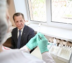 Губернатор Александр Жилкин проверился на ВИЧ-инфекцию