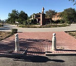 В Астрахани вандалы раскурочили в сквере установленные несколько часов назад элементы благоустройства