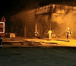 Под Камызяком мощно горел ангар фермы торгового дома Михайловский