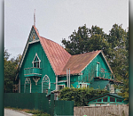 Астраханцы преобразили знаменитый дом с павлином на Лебедином озере