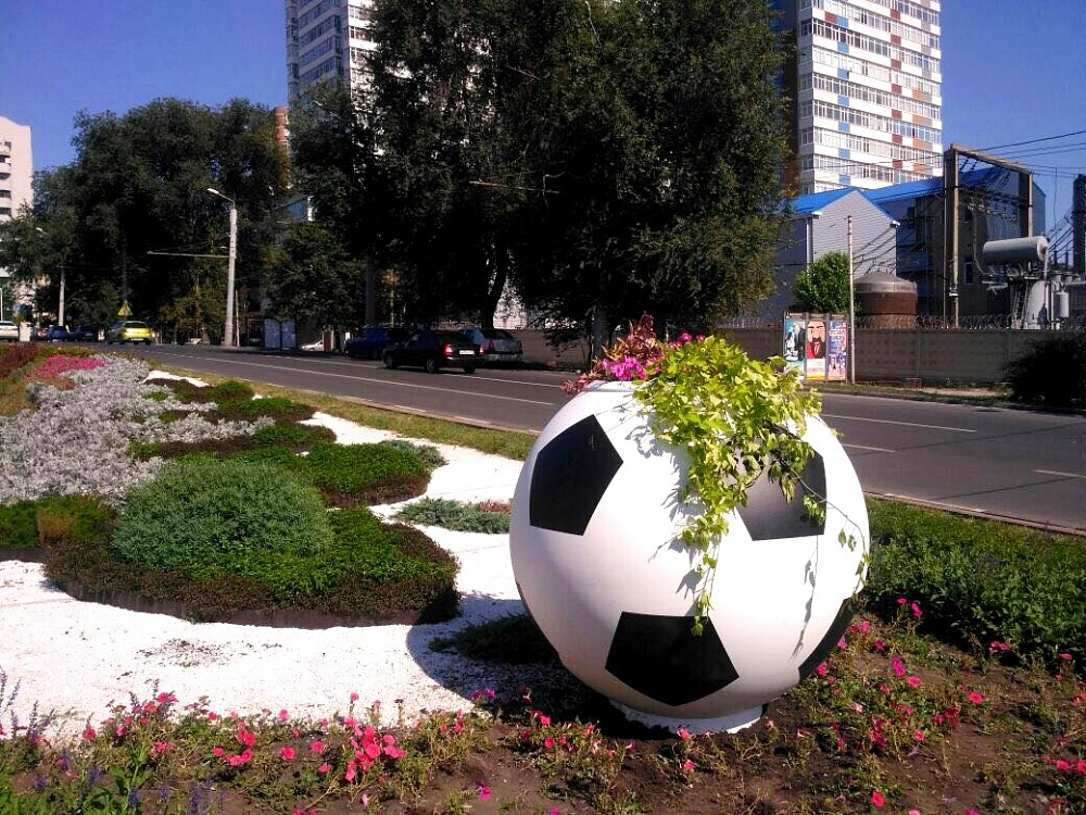 В Астрахани появятся вазоны-футбольные мячи: их нам подарит Сочи