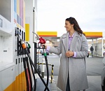 Удивительное рядом: в Астрахани которую неделю дешевеет бензин