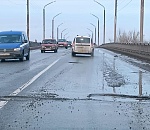 Астраханцам пообещали залатать дырявый мост возле Мясокомбината, но только когда потеплеет