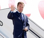 Медведев улетает из Астрахани, так и не купив знаменитой местной рыбы