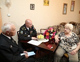 В Астрахани вручили удостоверение к Государственной награде дочери участника Великой Отечественной войны 