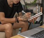 Астраханский суд наказал тату-мастера за плохие рисунки 