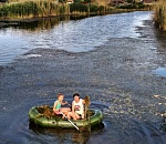 Молодые астраханцы занялись очисткой ерика Казачьего своими силами