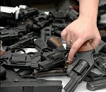 Астраханцам снова предлагают сдать в полицию оружие за деньги
