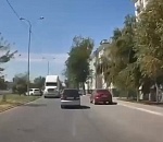 Водитель грузовика не на шутку изумил астраханских автомобилистов