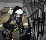 В астраханской многоэтажке загорелась квартира, есть пострадавший