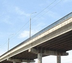 Астраханка упала с моста в реку