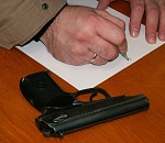 Астраханцам предлагают за деньги отдать свое оружие полиции