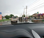 В Астрахани перевернулся автомобиль, есть пострадавший