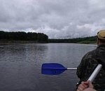 В Астраханской области спасатели сняли с мели лодку с рыбаками